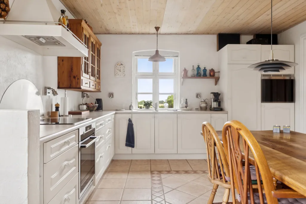 Kitchen - 1912 Villa with Water View in Kalundborg