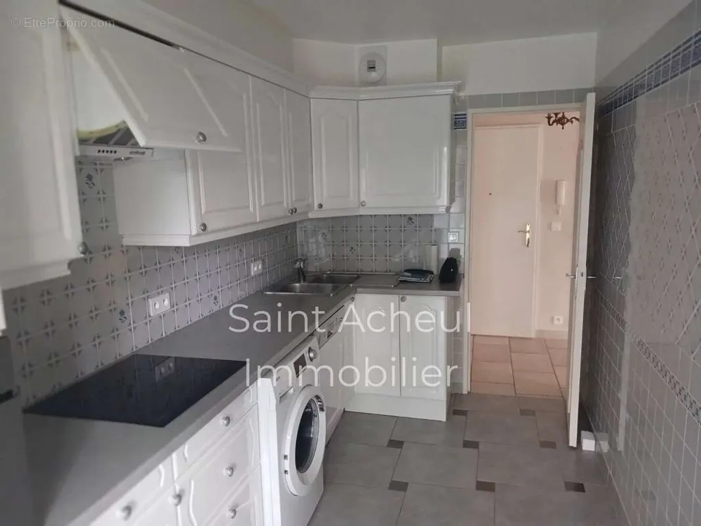 Cuisine - Appartement Lumineux avec Cave au Quartier Quebec