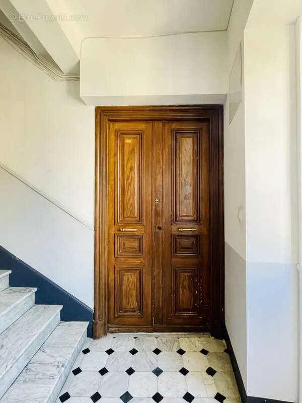 Hallway - Apartment with Ascender in Vieux-Nice