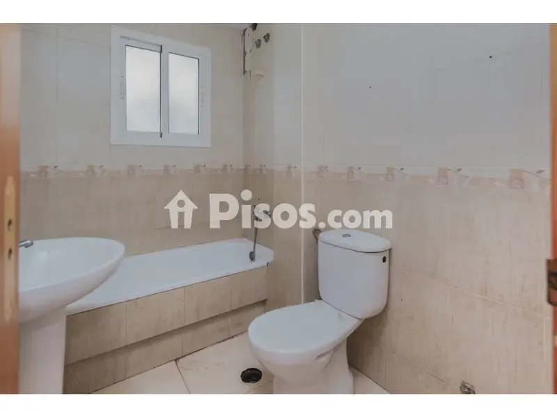 Bathrooms - Flat for Renovation in Roquetas de Mar