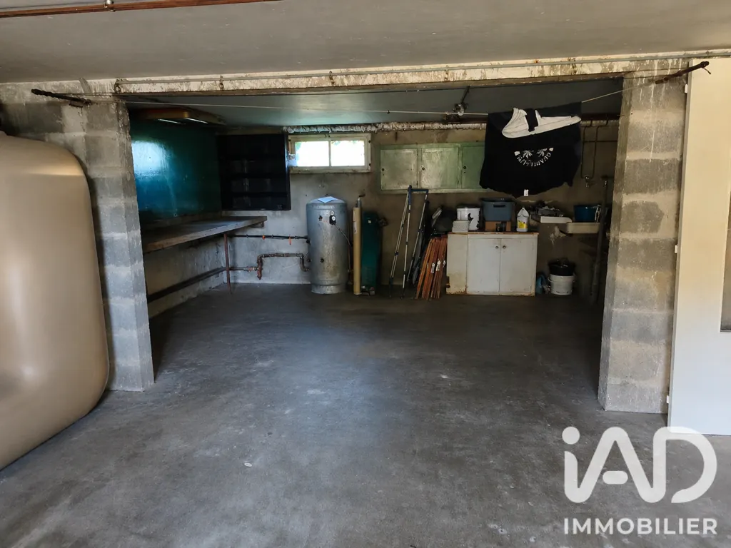 Garage - Maison de Village avec Hangar à Marçon