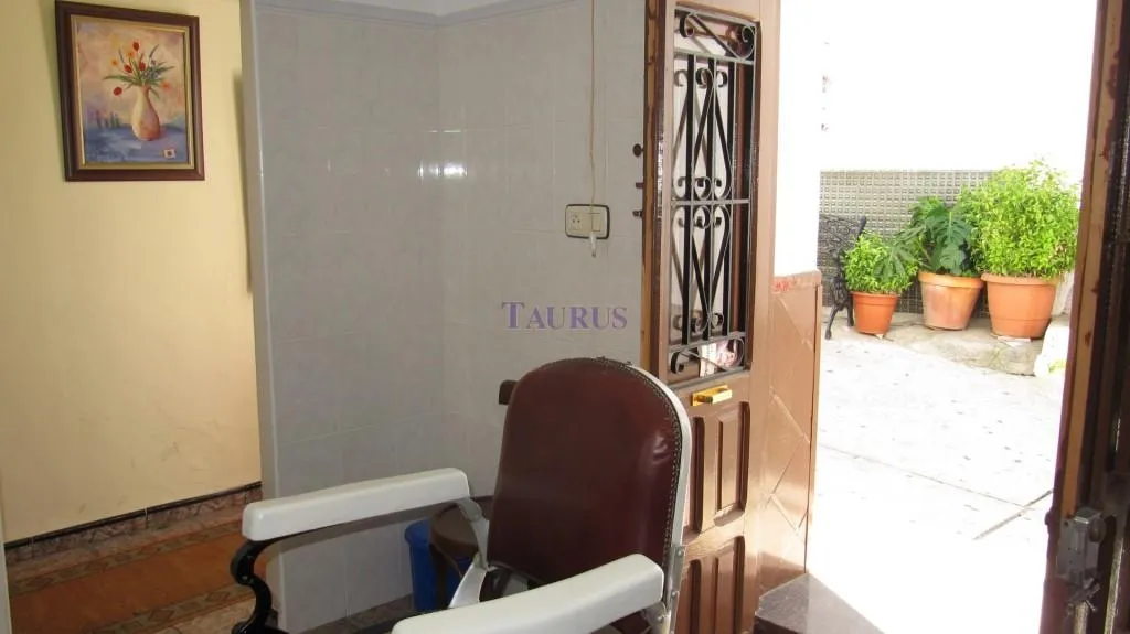 Esik - Townhouse with Garden in Sayalonga Centre