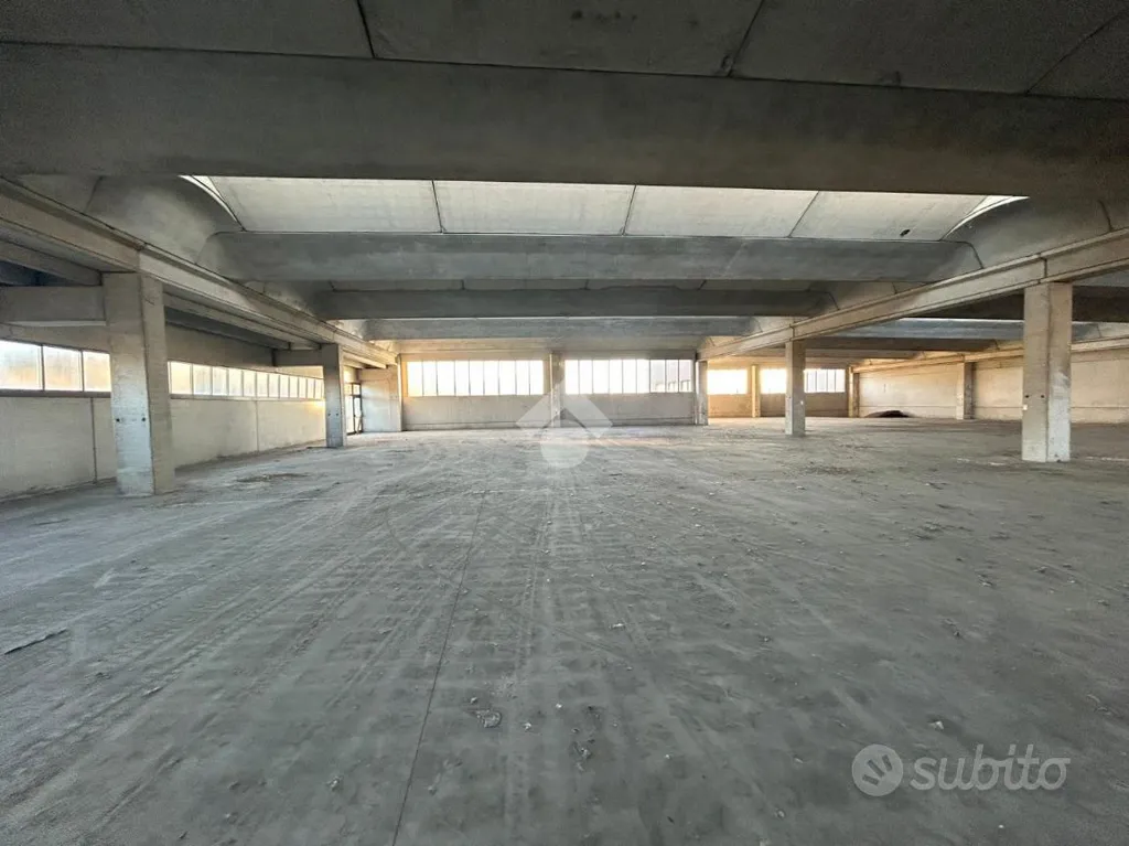 Warehouse with Ramp in Cellatica Industrial Zone