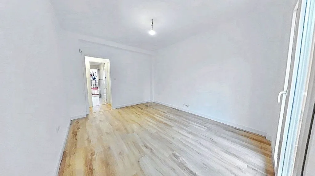 Rooms - Three-Bedroom Apartment with Terrace in Sedaví