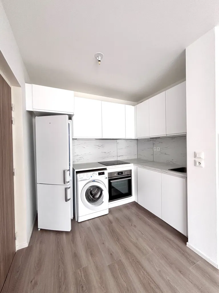 Cuisine - Appartement de 2 Pièces avec Balcon à Romainville