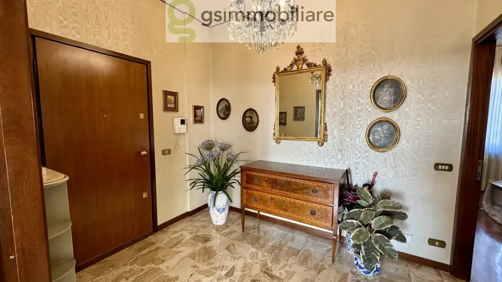 Hallway - Spacious Penthouse with Triple Exposure in Brescia