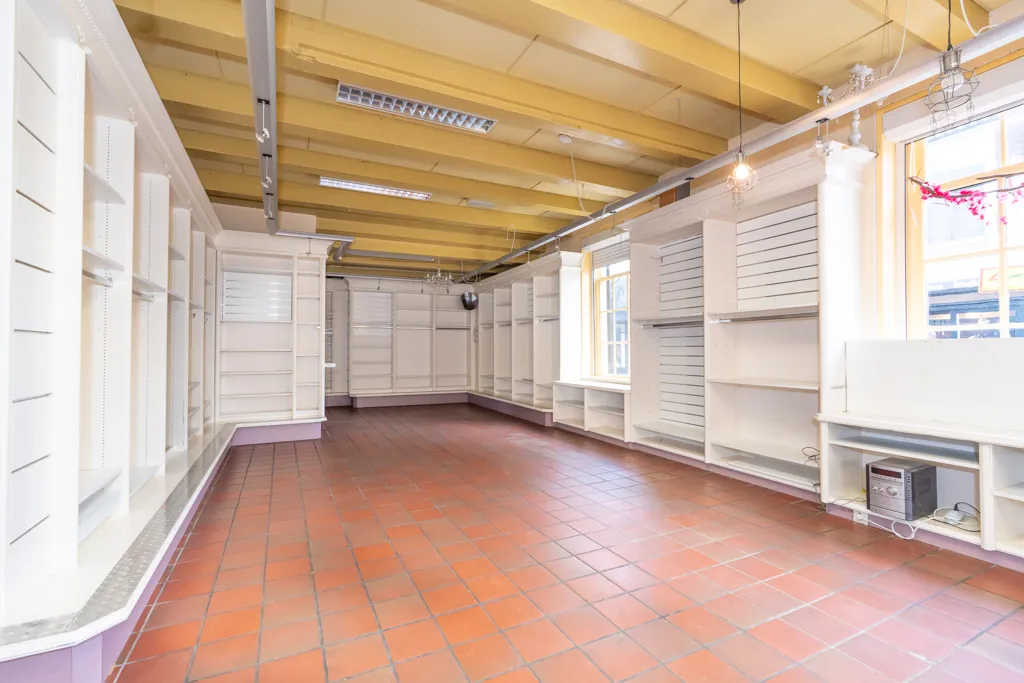 Rooms - Monumental Shopfront in Maarssen Village