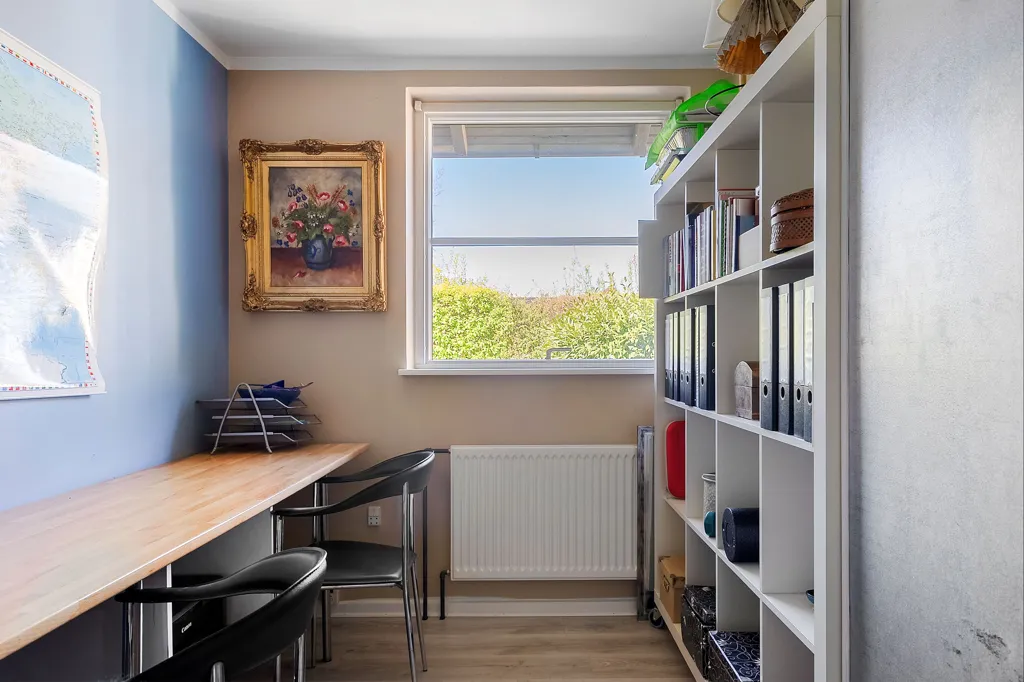Kabinet - Fenced Villa with Garden in Frederikssund