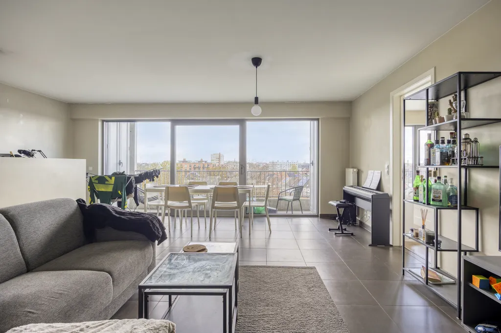 Séjour - Appartement Lumineux avec Terrasse à la Sixième Étage