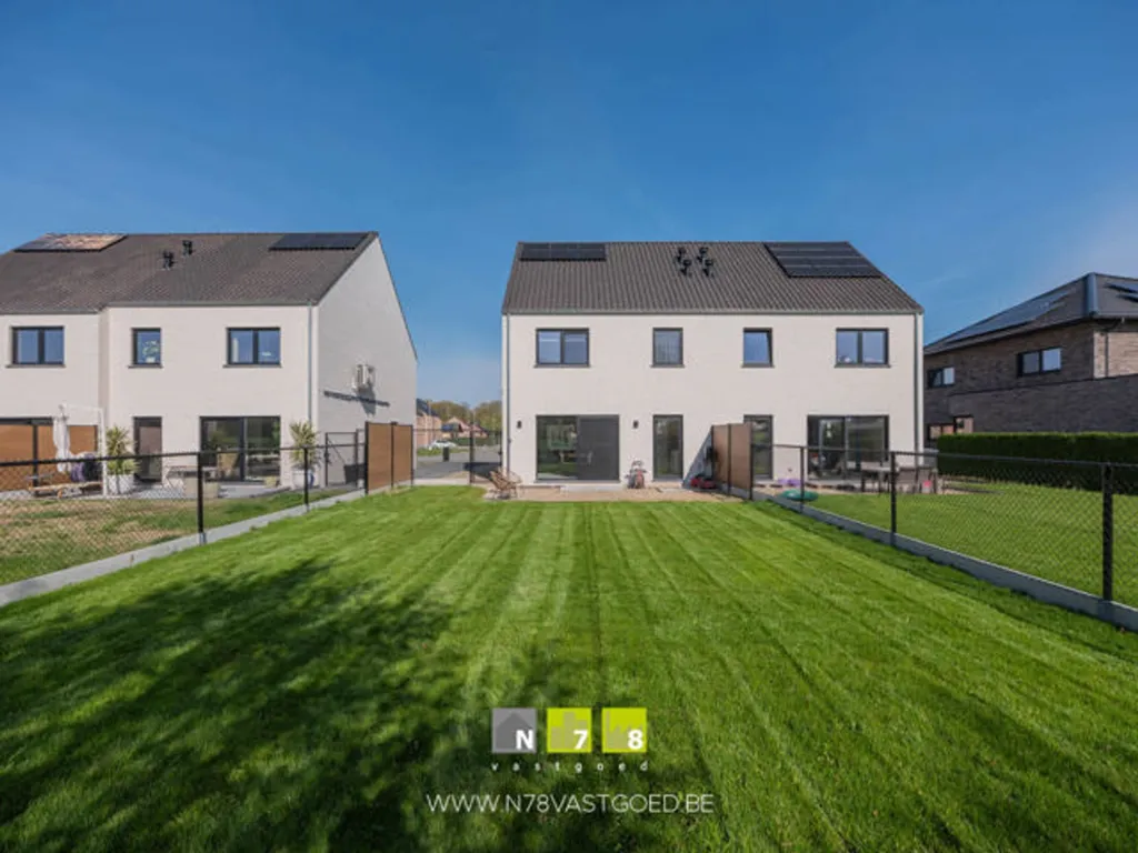 Jardin - Nouvelle Maison avec 3 Chambres à Opitter