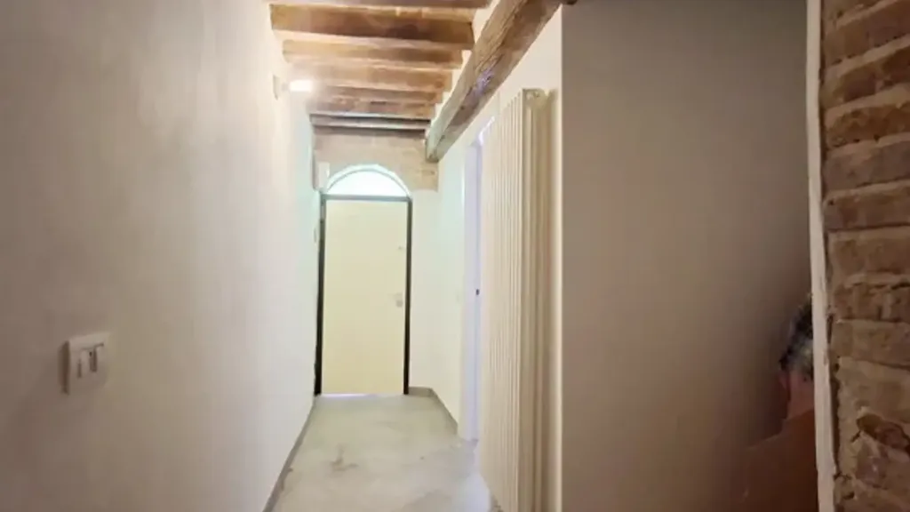 Entrée - Terraced House with Stone Features in Parma