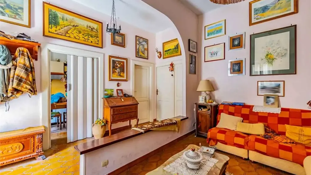 Living Room - Three-Bedroom Apartment in Tivoli