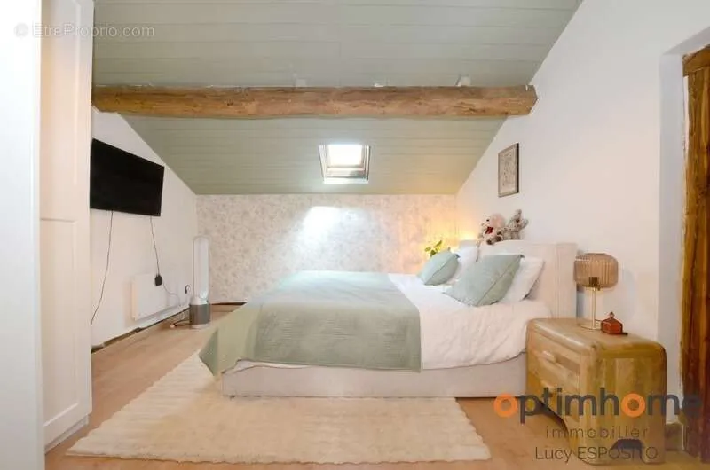 Chambres - Ferme Rénovée avec Grand Jardin à Cherves-Châtelars