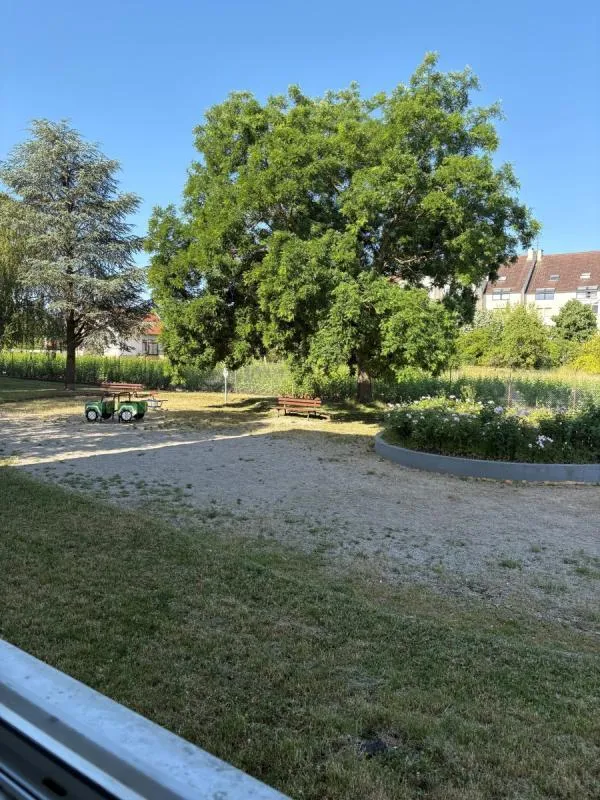 Aed - 5-Bedroom Flat with Secure Access in Gevrey Chambertin