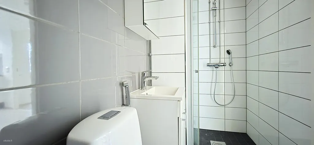 Bathrooms - Apartment with Balcony in Munkkiniemi, Helsinki