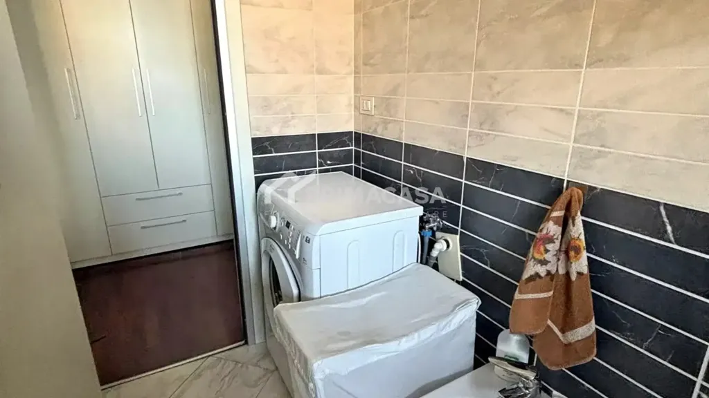 Salles de bain - Furnished Flat with Balcony in Santa Giulia, Milan
