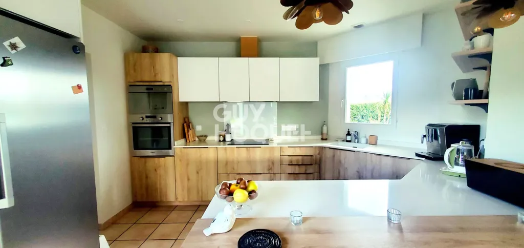 Kitchen - Renovated House with Pool in Tosse