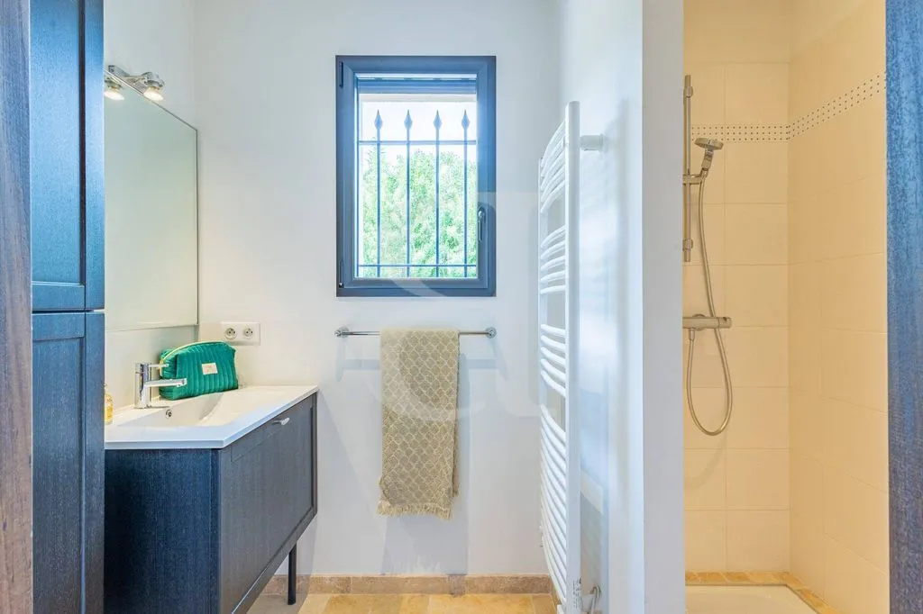 Salles de bain - Maison Luxueuse avec Vue Sud à Ménerbes