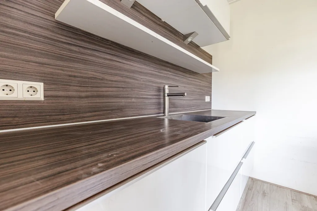 Cuisine - Corner House with Garden in Puttershoek