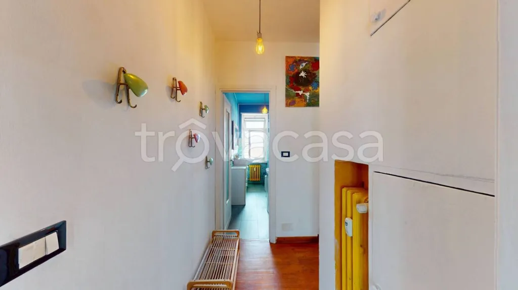 Esik - Trilocale with Terrazzo in Central Turin