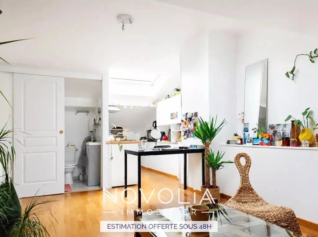 Séjour - Appartement T2 Lumineux au 6ème Étage à Lyon
