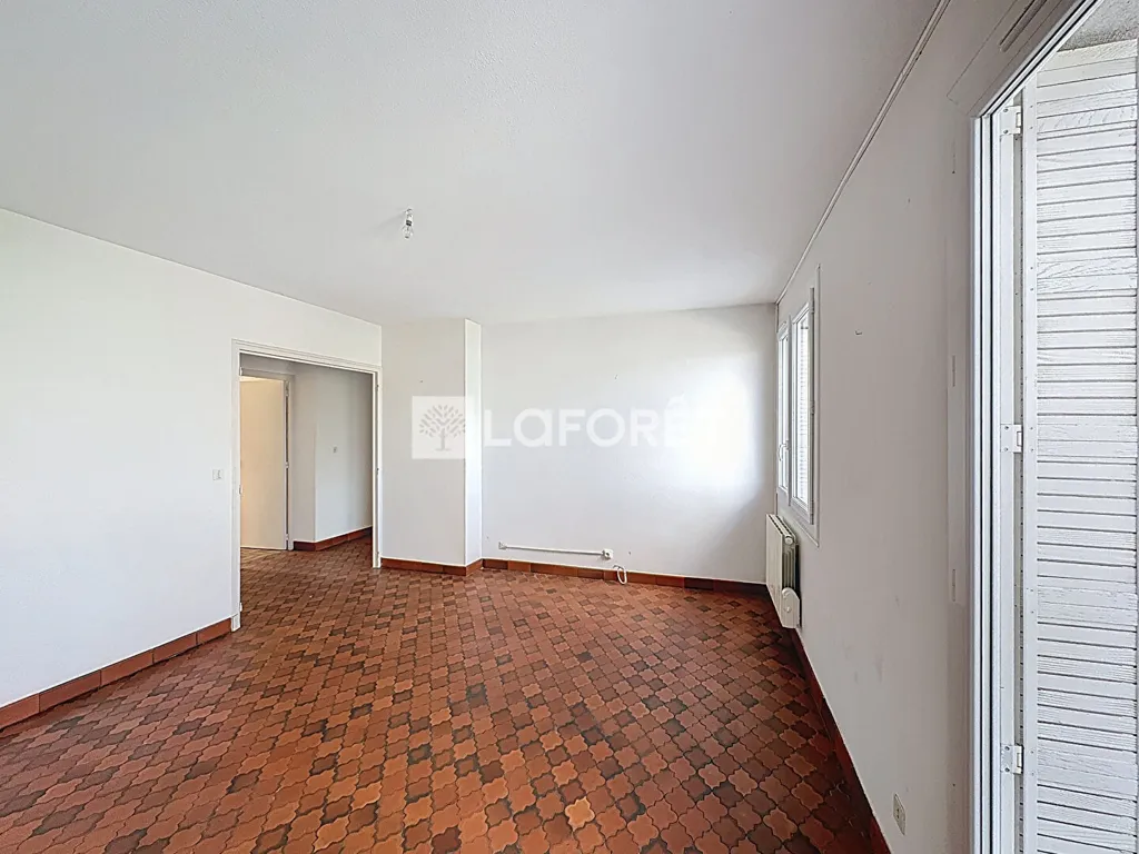 Toad - 4-Piece Flat with Balcony in Saint-Amour