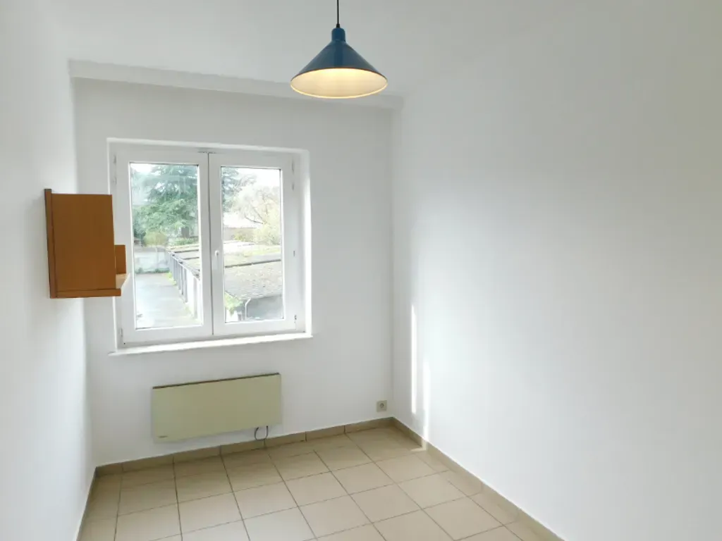 Toad - Bright Apartment with Garage in Aalst