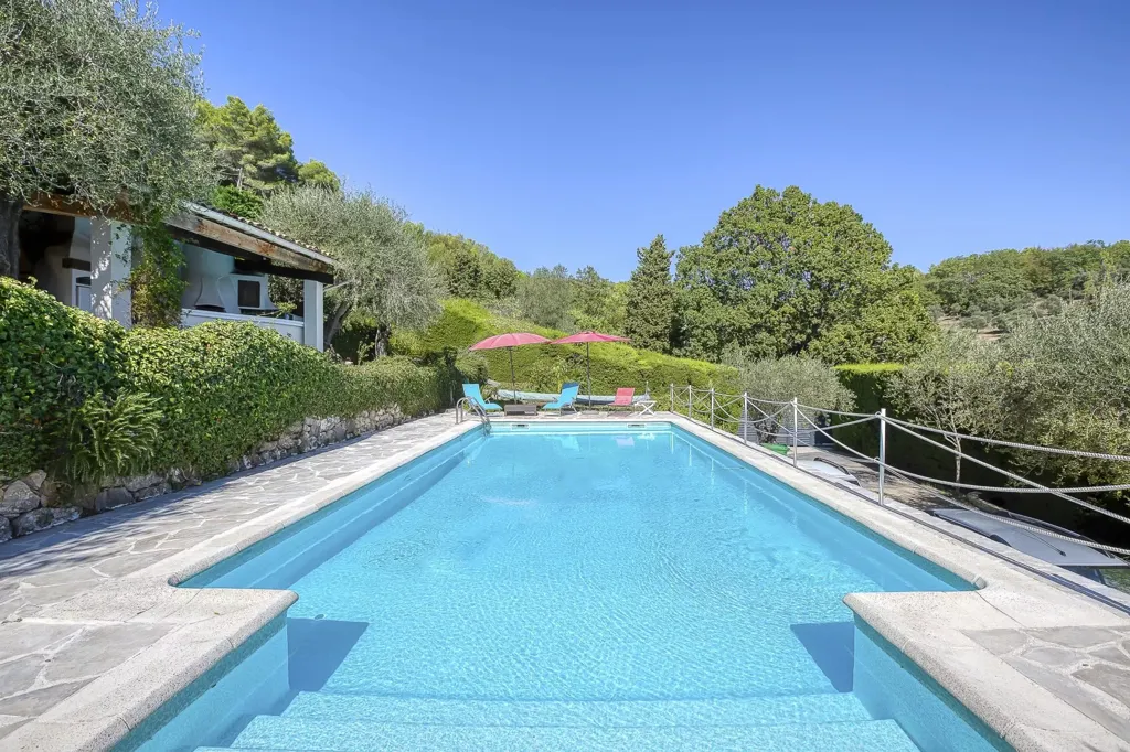 Piscine - Villa de Charme avec Vue Mer au Rouret