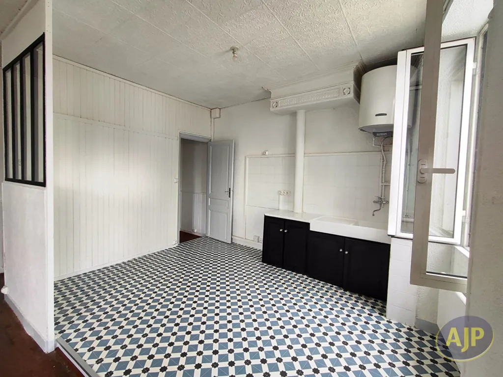 Toad - Renovated 2-Bed Flat with Quay View in Pauillac