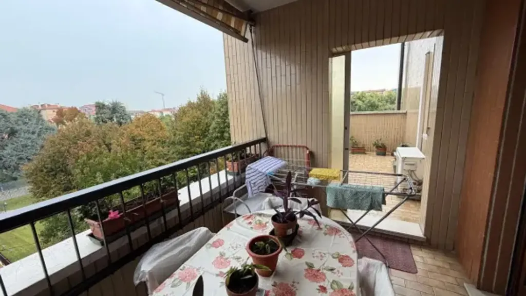 Rõdu - Nuda Proprietà Apartment with Balconies in Milan