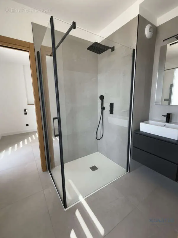 Vannitoad - High-End Apartment with Terrace in Castries