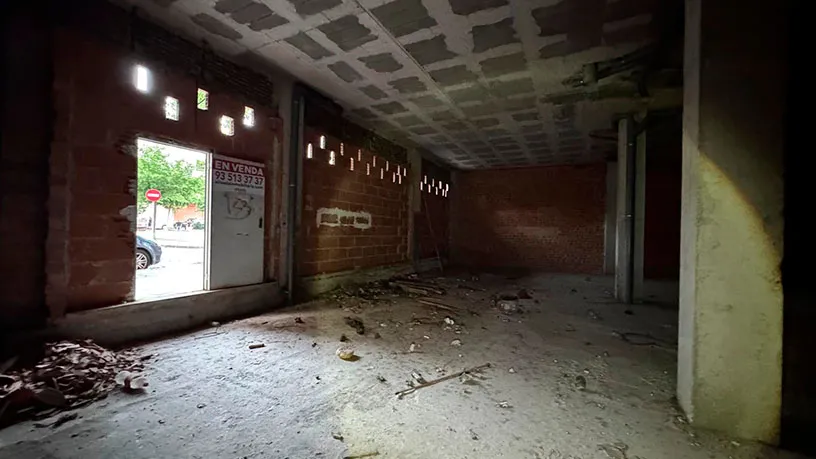 Garage - Commercial Space with High Visibility in Vendrell