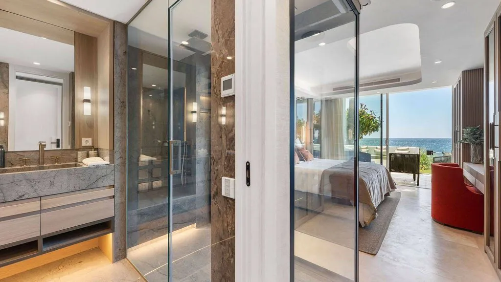 Salles de bain - Luxury Beachfront Apartment in Puente Romano, Marbella