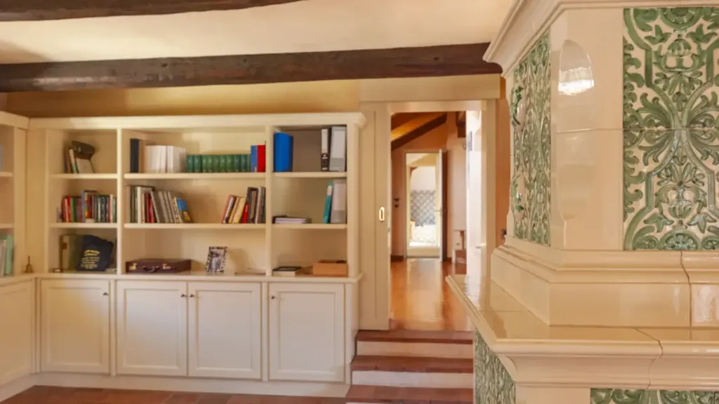 Bureau - Historic Villa with Panoramic Views in Grignasco