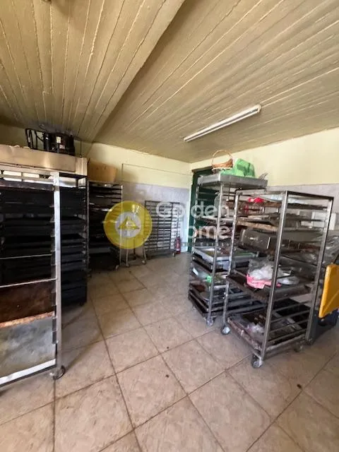 Local commercial 9 pièces à GR
