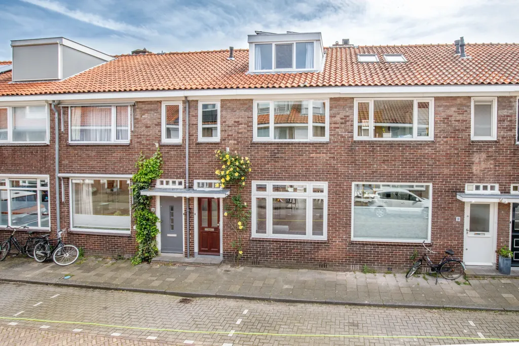 Extérieur - Modernised Townhouse with Rooftop Space in Gouda