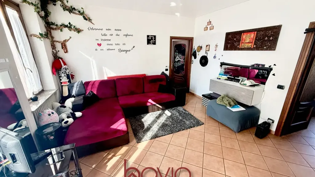 Living Room - Quadrilocale with Private Courtyard in Regio Parco, Turin