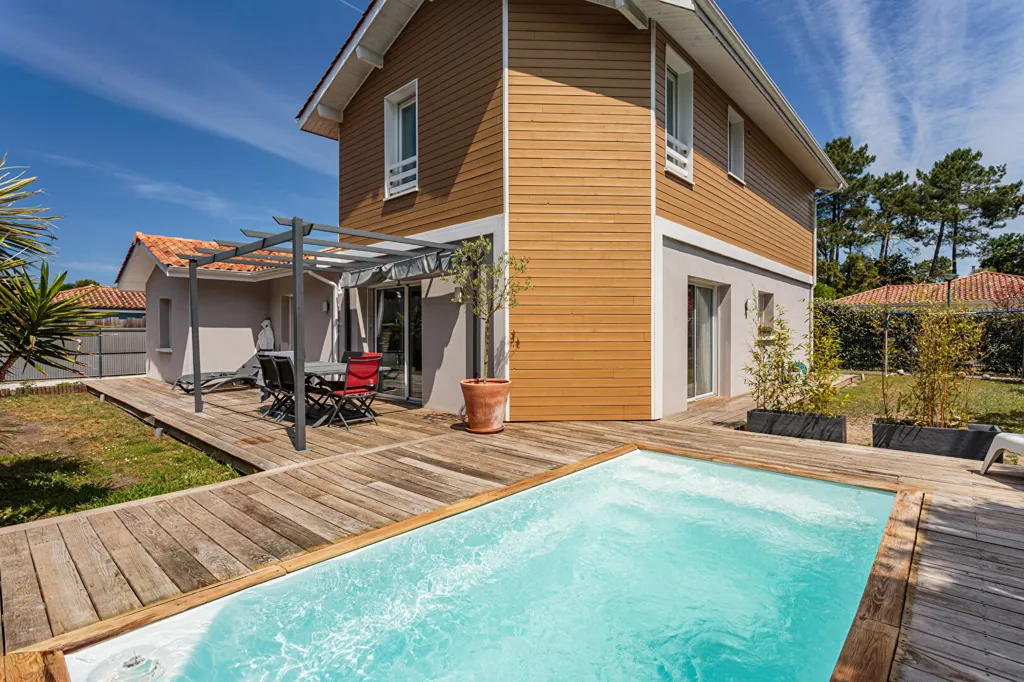 Piscine - Maison Contemporaine avec Piscine à Labenne