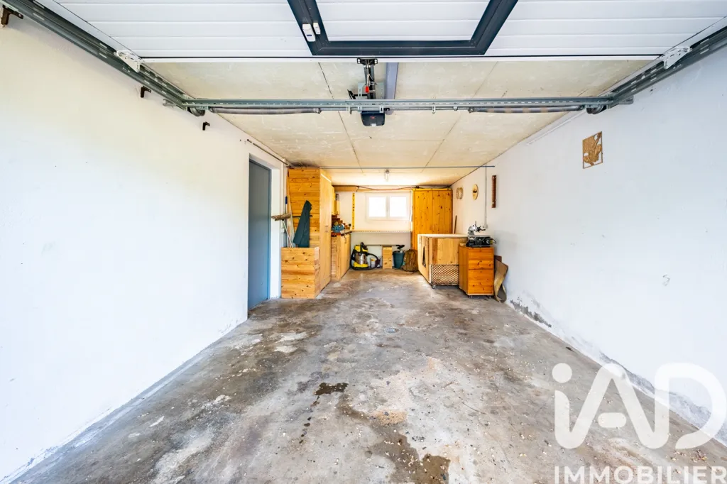 Garage - Family Villa with Pool in Chambeire