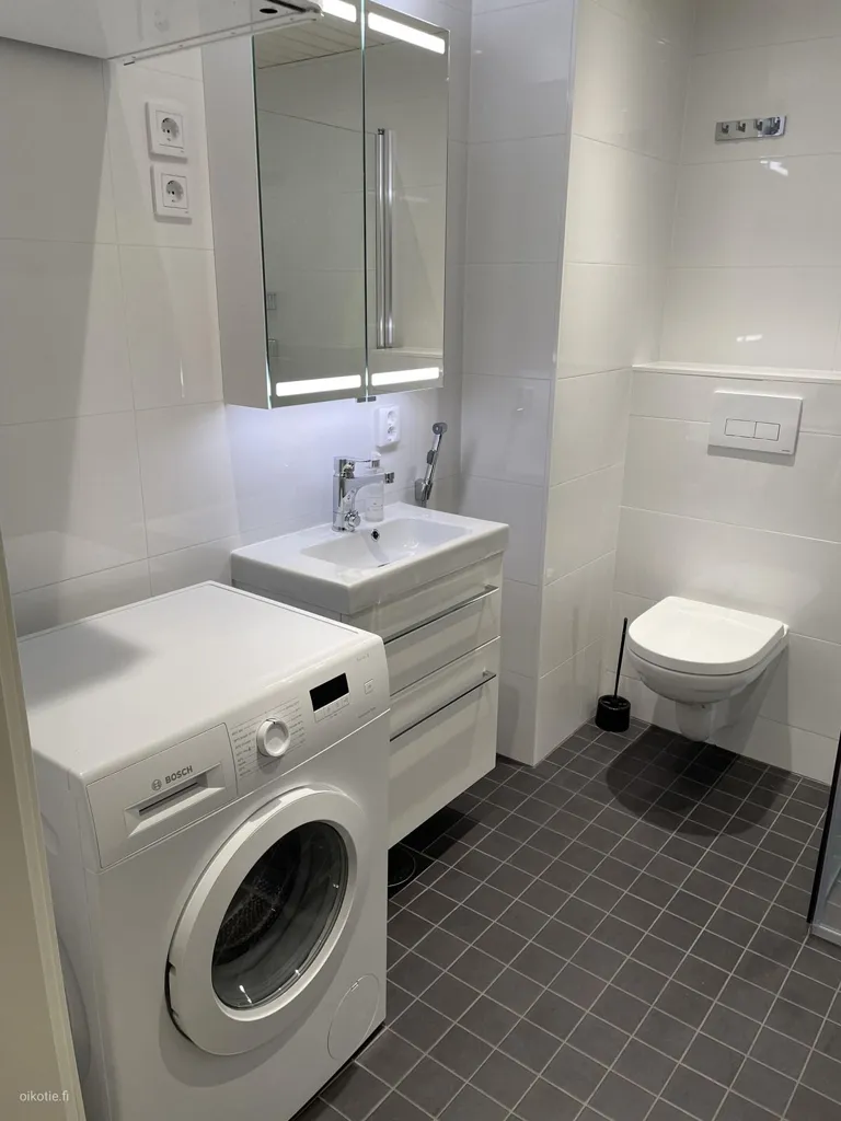 Salles de bain - Modern Flat with Glazed Balcony in Tampere