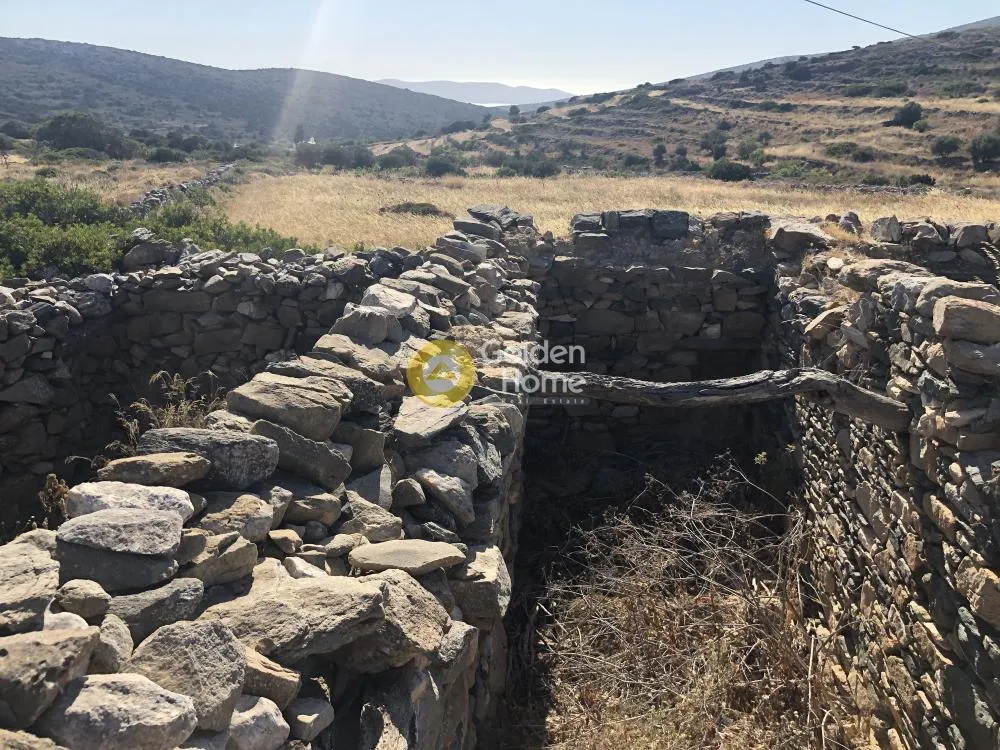 Garden - Corner Plot with View in Paros