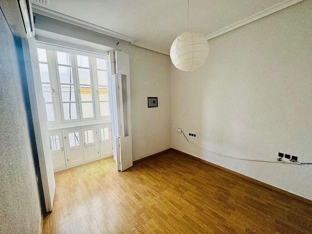 Toad - Bright Apartment with Balcony in Cádiz Centre