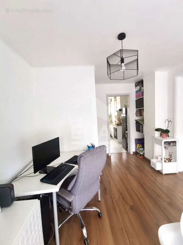 Kabinet - Studio with Potential for Office Use in Marcq-en-Barœul