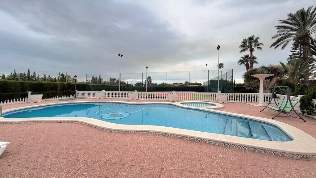 Bassein - Luxury Chalet with Pool in Elche