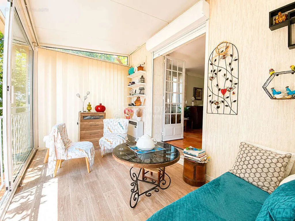 Elutuba - 3-Bedroom Villa with Veranda in Gargas