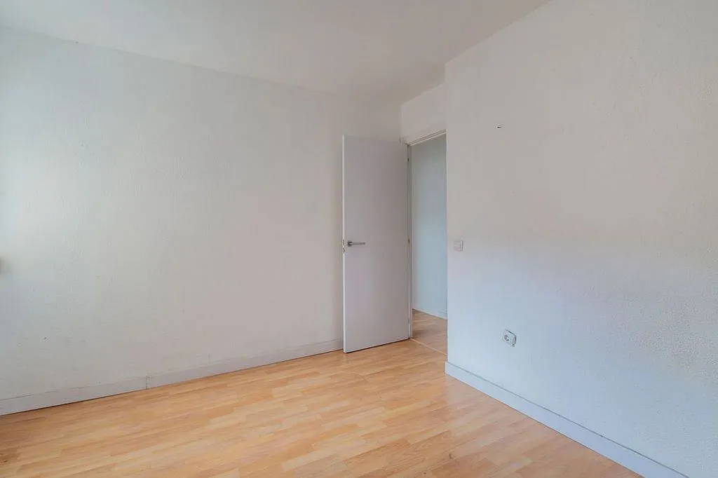 Pièces - Apartment with Metro Access in Madrid