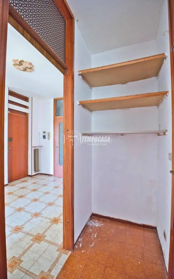 Esik - Bright 2-Bedroom Apartment with Balcony in Cameri