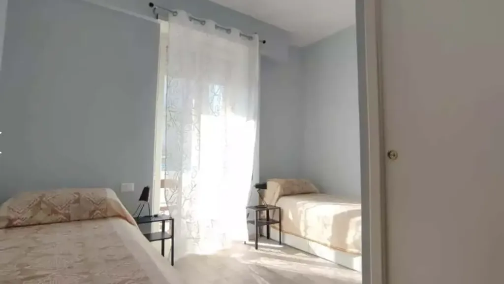 Chambres - Trilocale with Balcony in Rome