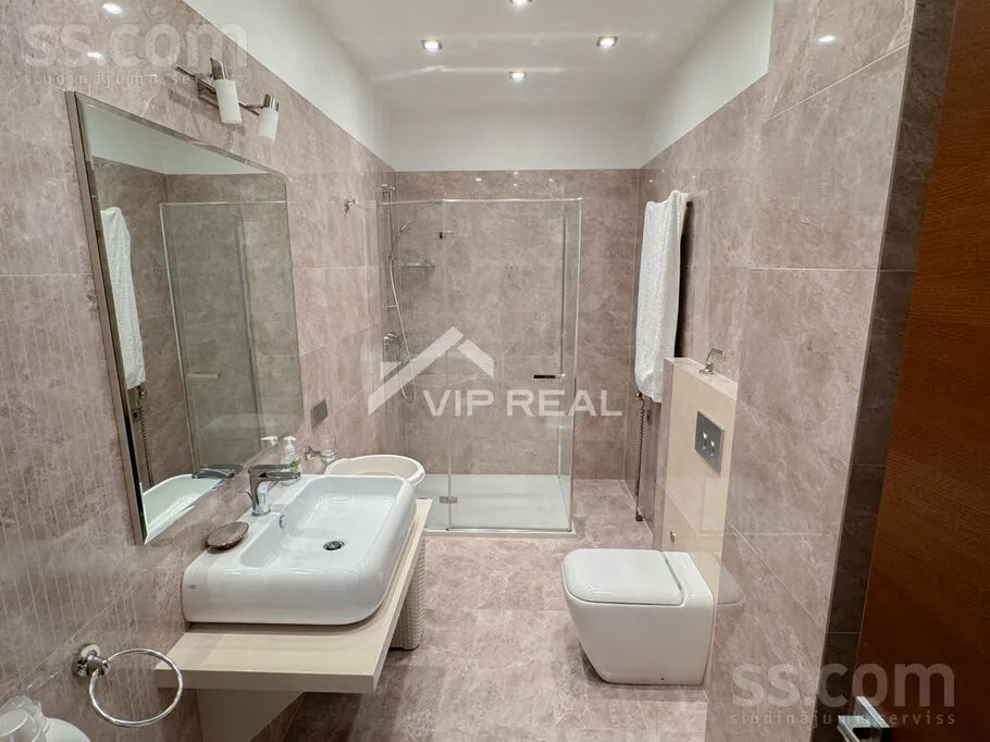 Vannitoad - Modernised Apartment with Balcony in Dzintari