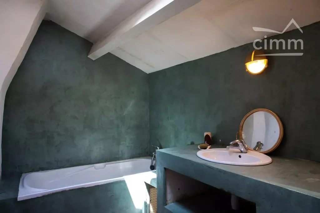 Salles de bain - Maison en pierre avec vue panoramique à Saint-Andéol-de-Vals